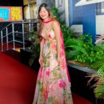 Jannat Zubair Rahmani Instagram - I must have flowers always and always! 🌸 Stylist- @styledbysujata Assisted by- @styled.by.kd Outfit- @aakarshanbyaj Dubai, United Arab Emirates
