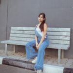 Jannat Zubair Rahmani Instagram - Sitting not quittin’ 📸 @munavvar_munna Dubai, United Arab Emirates