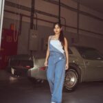 Jannat Zubair Rahmani Instagram - Sitting not quittin’ 📸 @munavvar_munna Dubai, United Arab Emirates