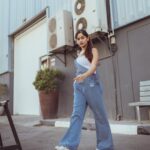 Jannat Zubair Rahmani Instagram - Sitting not quittin’ 📸 @munavvar_munna Dubai, United Arab Emirates