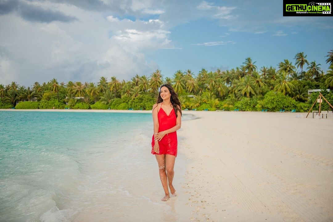 Jasmin Bhasin Instagram - Missing my island life 🏝 @kandima_maldives