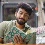 Kalidas Jayaram Instagram - @kalidas_jayaram as Jeeva, embarks on a road trip!! . #PaperRocket streaming now only on ZEE5 App! . #ZEE5 #ZEE5tamil #PaperRocket #PaperRocketOnZEE5 . @kalidas_jayaram @itstanya_official @nirmal.palazhi @actor_karunakaran @gourigkofficial @kaaliactor @chinni.jayanthofficial @poornimabhagyaraj @dharankumar_c @sidsriram @sagarpentela @kiruudhay @riseeastentertainment @ZEE5India @simonkking #ramyanambessan @kukarthikoffl @vidhuayyanna @Leelavathi_kumar @richardmnathan @editorkishore @saktheevenkatraj.m @kavitha_j1 @cha._n._dru @Senthil_gram @zee5tamil @thinkmusicofficial @teamaimpro