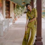 Kalyani Priyadarshan Instagram - 🦚🌴🍂 Shot by: @by.ushma Styled by: @nikhitaniranjan Outfit: @shahinmannan Location: @meliadesertpalm Jewellery: @blingsutra HMU : @pinkylohar Meliá Desert Palm, Meliá Collection