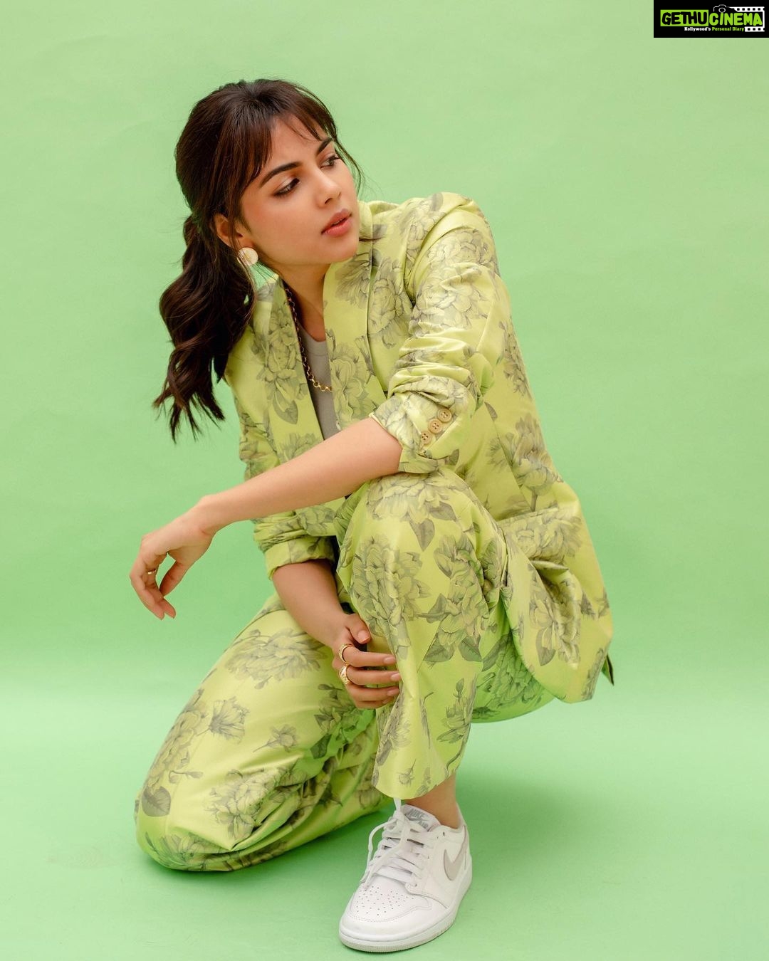 Kalyani Priyadarshan Instagram - ๐ฆ๐ด๐ Shot by: @by.ushma Styled by: @nikhitaniranjan Outfit: @shahinmannan Location: @meliadesertpalm Jewellery: @blingsutra HMU : @pinkylohar Meliรก Desert Palm, Meliรก Collection