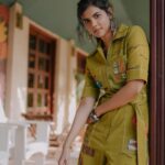 Kalyani Priyadarshan Instagram - 🦚🌴🍂 Shot by: @by.ushma Styled by: @nikhitaniranjan Outfit: @shahinmannan Location: @meliadesertpalm Jewellery: @blingsutra HMU : @pinkylohar Meliá Desert Palm, Meliá Collection