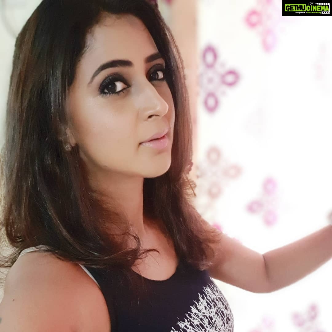 Kaniha Instagram - "Spend time with who makes you happy,not who you have to impress." ❤ #kaniha #mondayblues