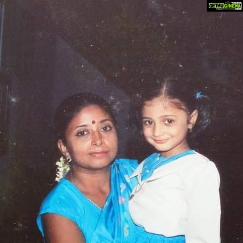 Kaniha Instagram - The most beautiful things are not associated with money. They are memories and moments. Never cease to make memories.. People come,people go..but memories remain⤠Have a great weekendđ #momandme #childhood #kaniha Chennai, India