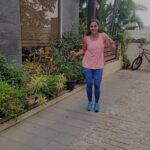Kaniha Instagram - Whoever came up with this test hmm?!! Was super fun though!! U have a pair of socks and shoes?? Try it I say!! Tag me when you do, Would love to watch y'all!! @mansigandhiyoga thankoofor the motivation babe 🥰 we should try more of these.. #oldmanchallenge #fitnesschallenge #f45neelankarai #stayfit