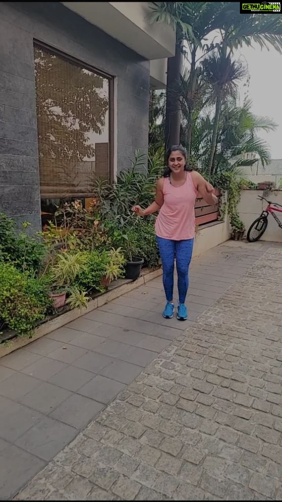 Kaniha Instagram - Whoever came up with this test hmm?!! Was super fun though!! U have a pair of socks and shoes?? Try it I say!! Tag me when you do, Would love to watch y'all!! @mansigandhiyoga thankoofor the motivation babe 🥰 we should try more of these.. #oldmanchallenge #fitnesschallenge #f45neelankarai #stayfit
