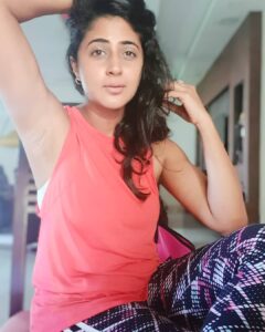 Kaniha Instagram - Our life never gets better by chance It gets better by change. Change is good. #positivevibes #positivethinking #kaniha Chennai, India
