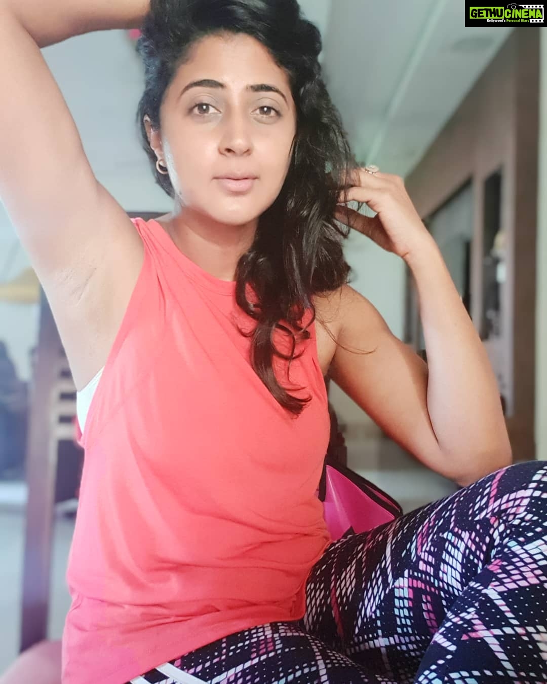Kaniha Instagram - Our life never gets better by chance It gets better by change. Change is good. #positivevibes #positivethinking #kaniha Chennai, India