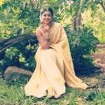 Kaniha Instagram - Life is so much better when you laugh Life is more beautiful when you smile❤ "Don't worry be Happy" #kaniha #smiles #sareesofinstagram #Sareelover #Sixyardsofelegance #naturelover Trivandrum, India