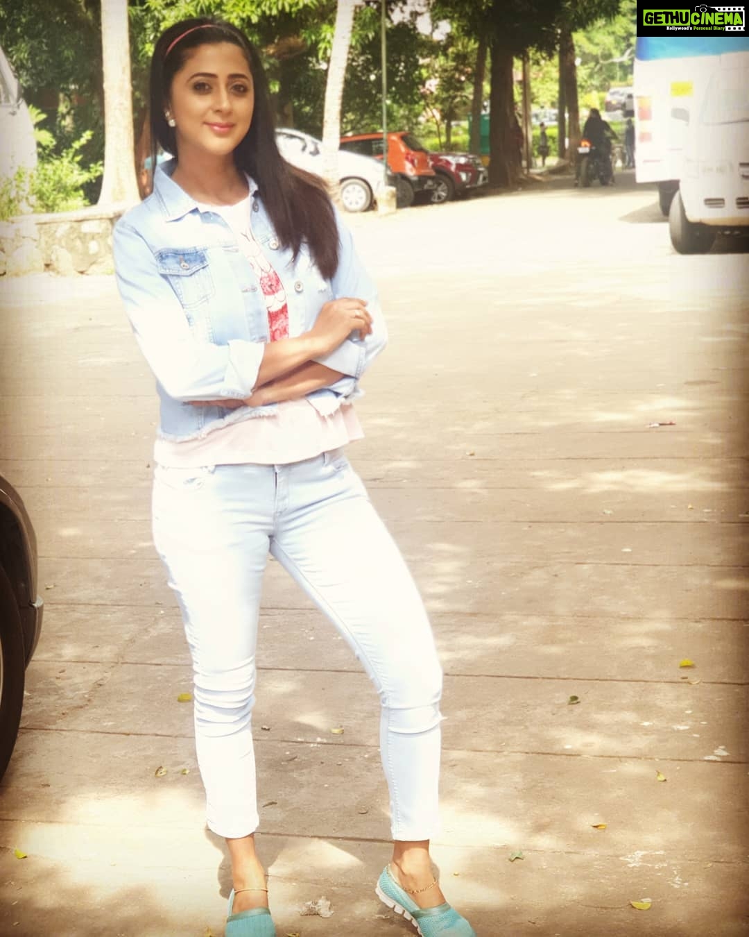 Kaniha Instagram - Keep away from negative people who drain you. Positive vibes all the way❤ #kaniha #denimlove #denimjacket #leecooper