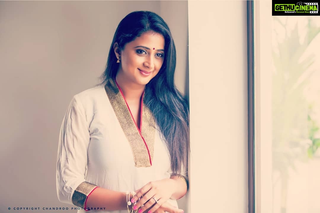 Kaniha Instagram - "There will always be someone who doesn't know your worth. Dont let that someone be you! Believe in Yourself. Trust yourself. You are enough,more than enough." ❤ #kaniha #thursdayvibes #portraitphotography @iam_chandroo Chennai, India
