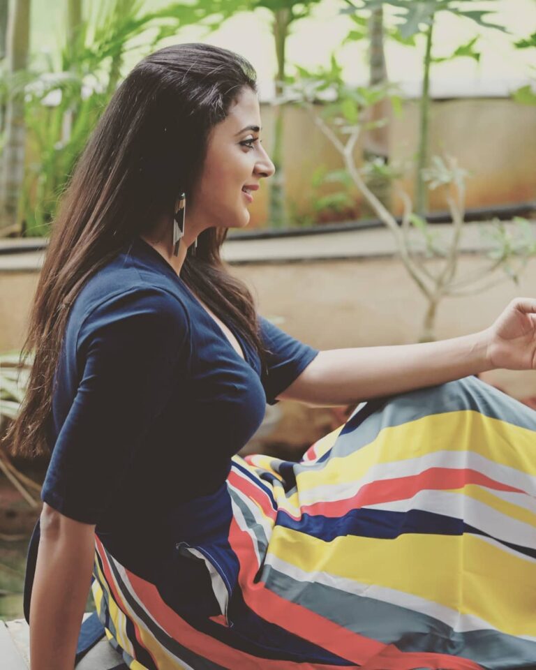 Kaniha Instagram - Smile coz it has the power to brighten someone's day❤🙂 #kaniha Chennai, India