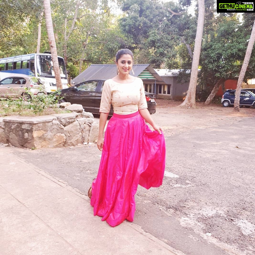 Kaniha Instagram - The color Pink makes everything look pretty effortlessly❤ #breezy #lehenga #loveforpink #kaniha #kdl #Kerala #Mollywood #amritatv #prettyinpink @alfelam_ Trivandrum, India
