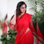 Kaniha Instagram – Painting your phone screen with a bit of red!
Hope you don’t mind!
❤️❤️
For the love of red!
#redsaree❤ #sareelove #sixyardsofred #sareesofinstagram #shiffonsarees #sareelovers Chennai, India