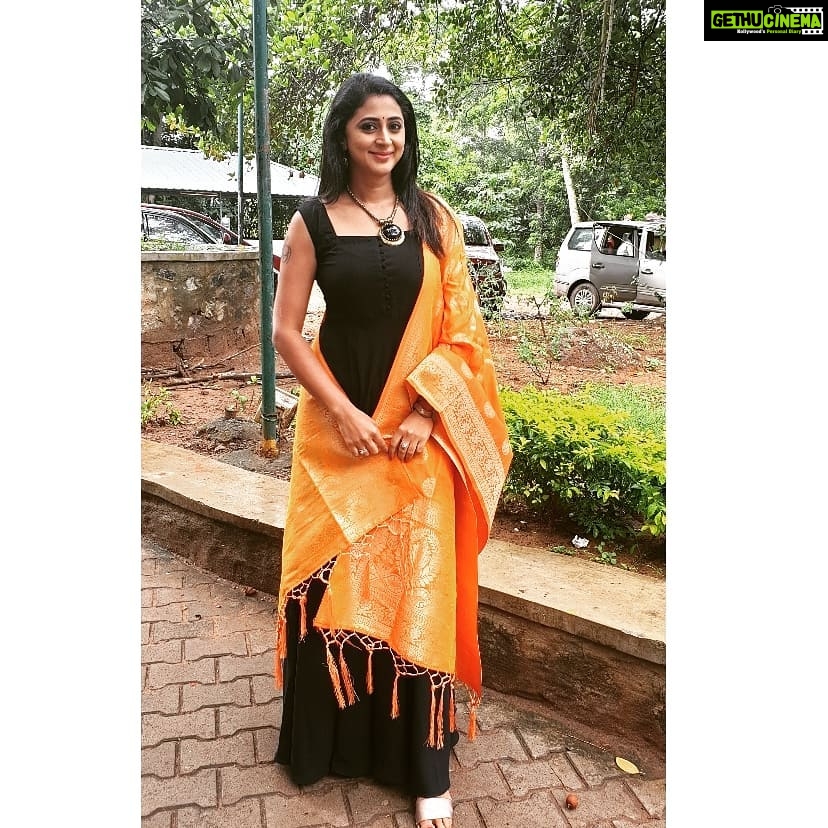 Kaniha Instagram - Thank you @laagire for this classy outfit. Banarasi orange dupatta with this black suit.Loved wearing this today ❤ Guys check out @laagire 🤗 #kaniha #banarasi #blackandorange Trivandrum, India