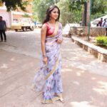 Kaniha Instagram - People who know me well know I'm a very basic and simple dresser. I repeat clothes simply coz I love em so much 😁 I dress for my comfort more than for making a style statement 😁 I could be a nightmare for my designer friends 🤪 Never been a big fan of gaudy clothes and loud colors. But what to do that's me❤ Wearing this simple pretty floral organza saree with a silk blouse. #sareesofinstagram #Sareelover #sixyardsofelegance #100sareepact #kaniha #simpleyetsweet #sareepact