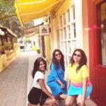 Kaniha Instagram - Like mommies like children 😆 We sure have passed our genes down haha!! Had so much fun goofing around with my bumblebees to this #dropchallenge #dropdown Hopped on to the trend a bit late with My crazy bunch ❤️ but the laughter was totally worth it! #instareels #reelfun #reelsinstagram #trendingreels #bff #moms @10fiddlesticks @naveena198