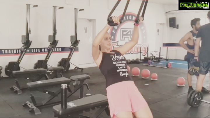 Kaniha Instagram - Sunday got better after sweating it out. That's me working on my form at the Suspension trainer wide grip rows to strengthen hand grip,shoulder and core. Its so important to have a strong core..Taking baby steps for a stronger core.. @f45_neelankarai #nopainnogain #f45neelankarai #f45training #f45 #f45allstars #functionaltraining #kaniha #Mollywood #workout