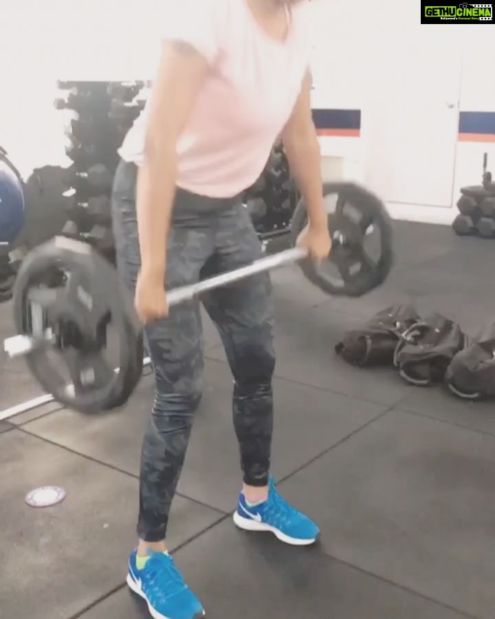 Kaniha Instagram - Gift yourself a good workout..Your body deserves itš¤ Let your body know you care.. We abuse our bodies so much with stress,inadequate sleep,worries,junk food.. Its good to show love to your body too⤠#f45hollywood #f45training #f45neelankarai @f45_neelankarai F45 Training Neelankarai