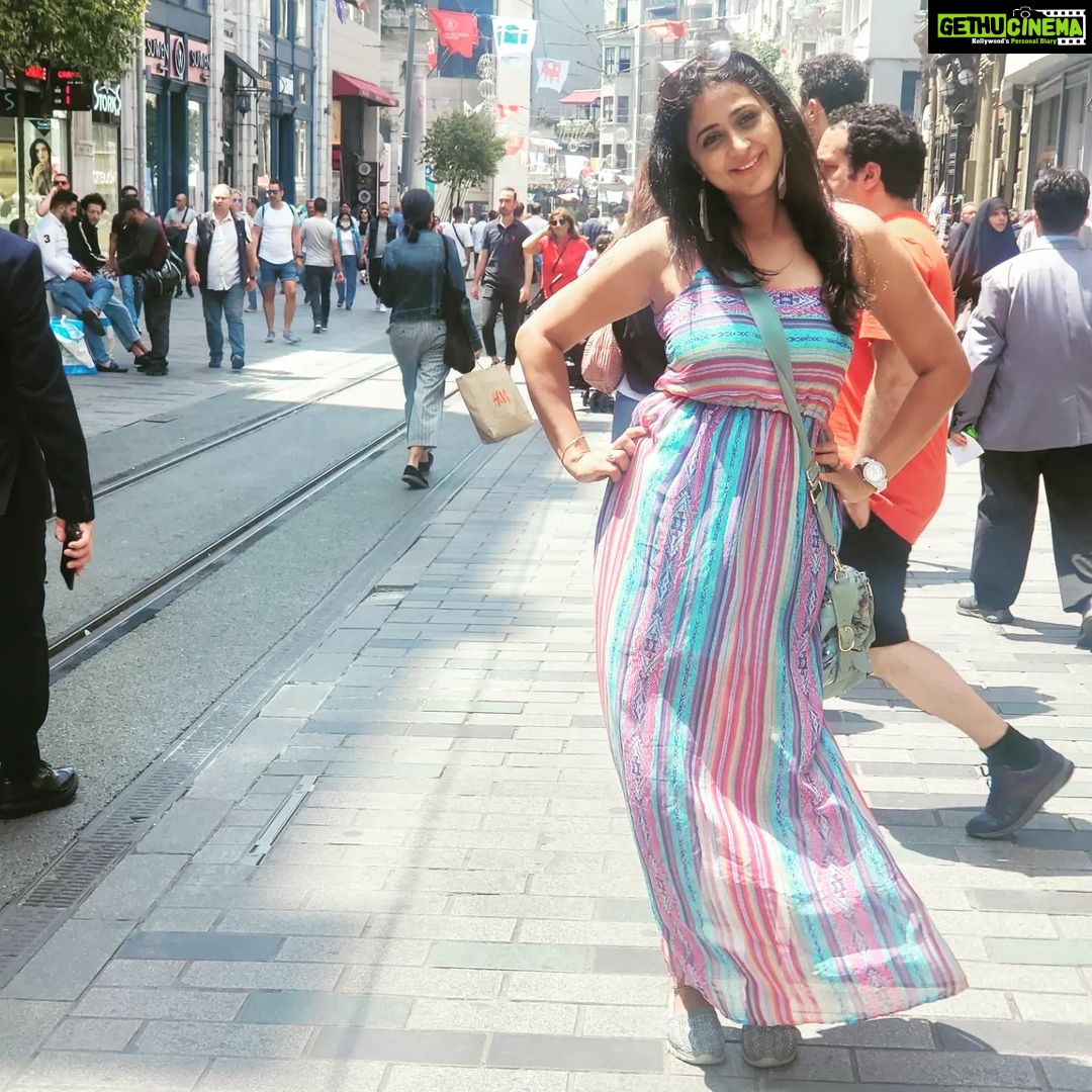 Kaniha Instagram - The best part of being on a holiday.. U dont realize its a monday.. Coz it feels like a weekend always 😁😉 How can I miss saying hello!! Day #3 @ Istanbul Turkey #vacation #istanbulturkey #turkey🇹🇷 #happyme Istiklal Street, Takseem, Turkey