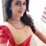 Kaniha Instagram - Who says you need a reason to smile..I smile and realize there are so many reasons to be thankful and continue to smile 🤗🤗 Have a great weekend 😘😘