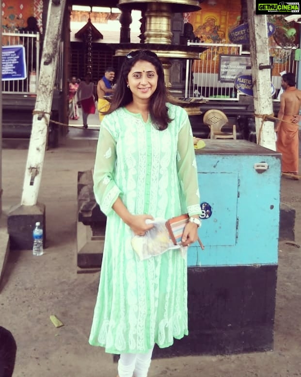 Kaniha Instagram - I Never miss the slightest of opportunity to visit one of my most favorite temples.. Had a blissful darshan of Guruvayoor Krishnar. Off day at shoot.. #guruvayoor #kaniha Guruvayoor, India