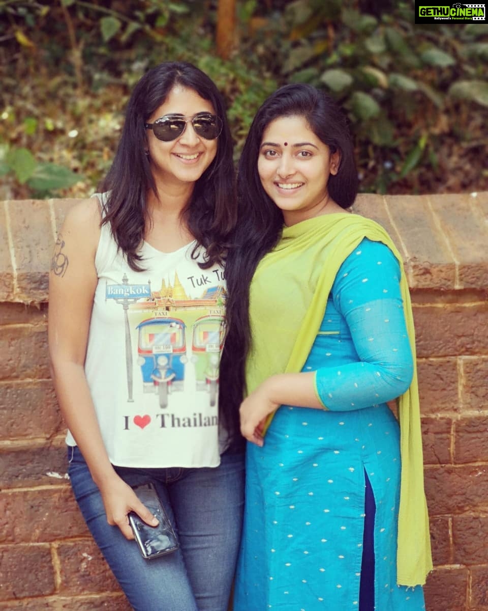 Kaniha Instagram - giggling away with @anu_sithara at the location of Mamankam. #mamankam #costars #mamankammalayalammovie Ottappalam, Kerala, India