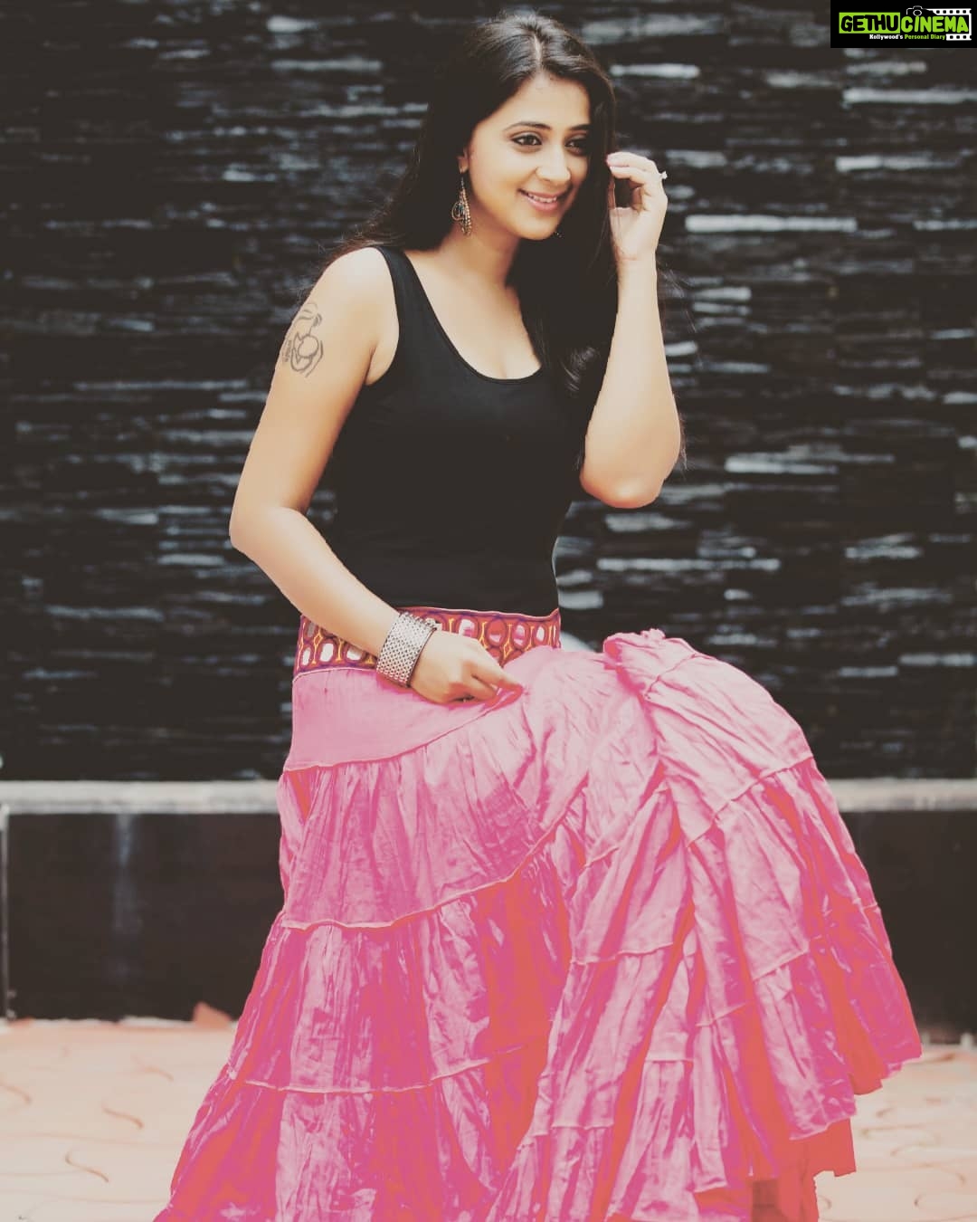 Kaniha Instagram - Feeling all Girly in my pink long skirt.. Have a fab day!! #pinkskirt #tanktop #girlythings