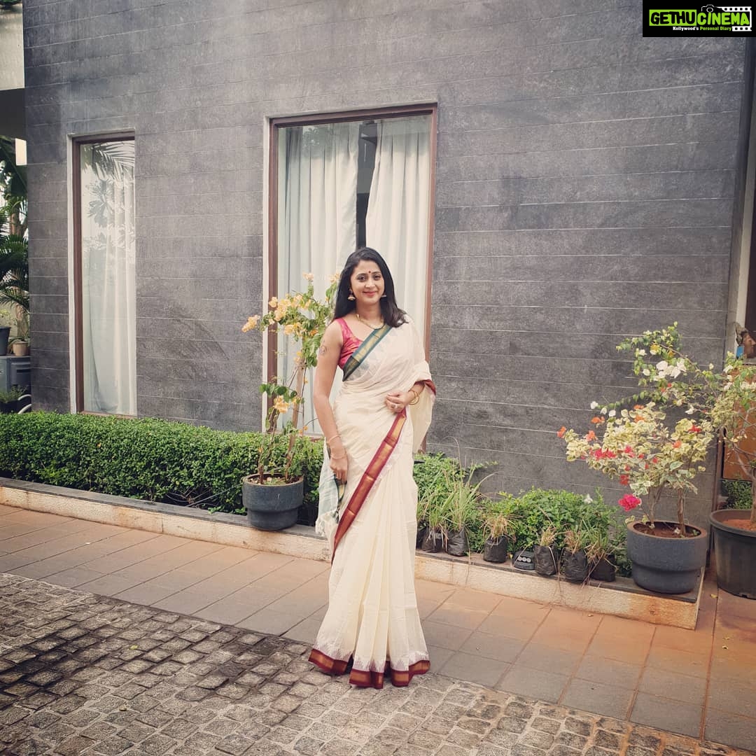 Kaniha Instagram - We all know of dhoti sarees well I'm.wearing a veshti saree.. #sareelover #veshtisaree #gangajamunaborder
