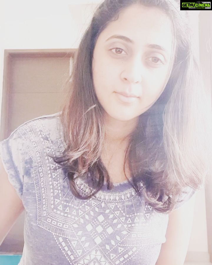 Kaniha Instagram - Fell in love with this movie. Fell in love with the characters.. Fell in love with the songs.. Fell in love with this BGM..What a masterpiece.. Teaching myself and exploring notes... #mounaragam #mounaragambgm #keyboardlessons