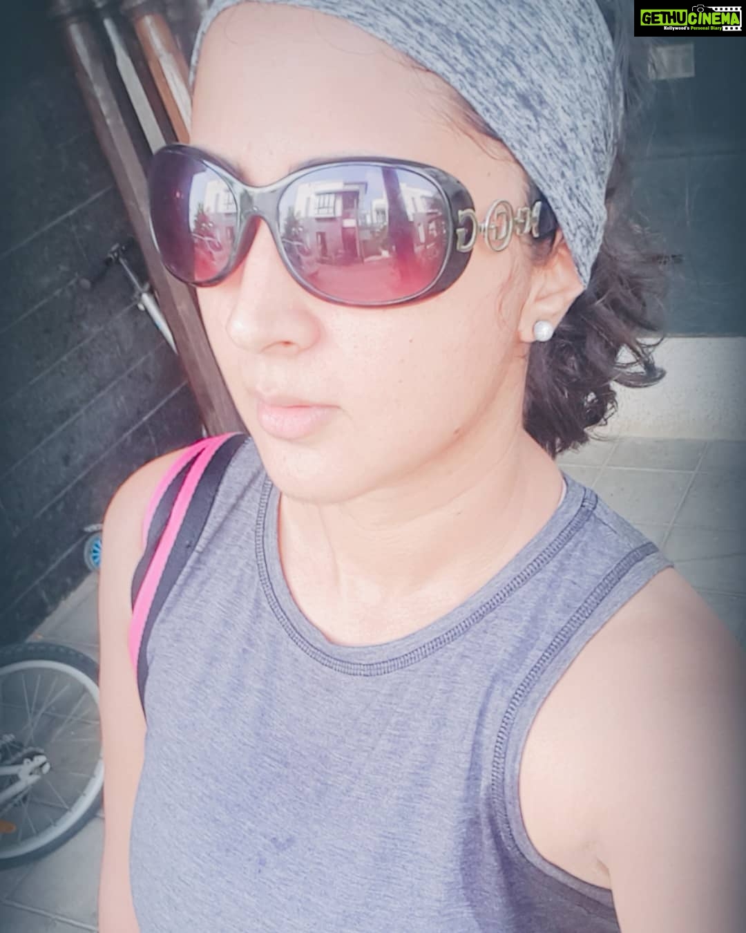 Kaniha Instagram - Started work out this week after a month long break..The hardest part is to push yourself and drag urself to get back on track.. God bless meππΆπ #f45neelankarai #f45trainingneelankarai @bigboy_avr come back soon to the floor