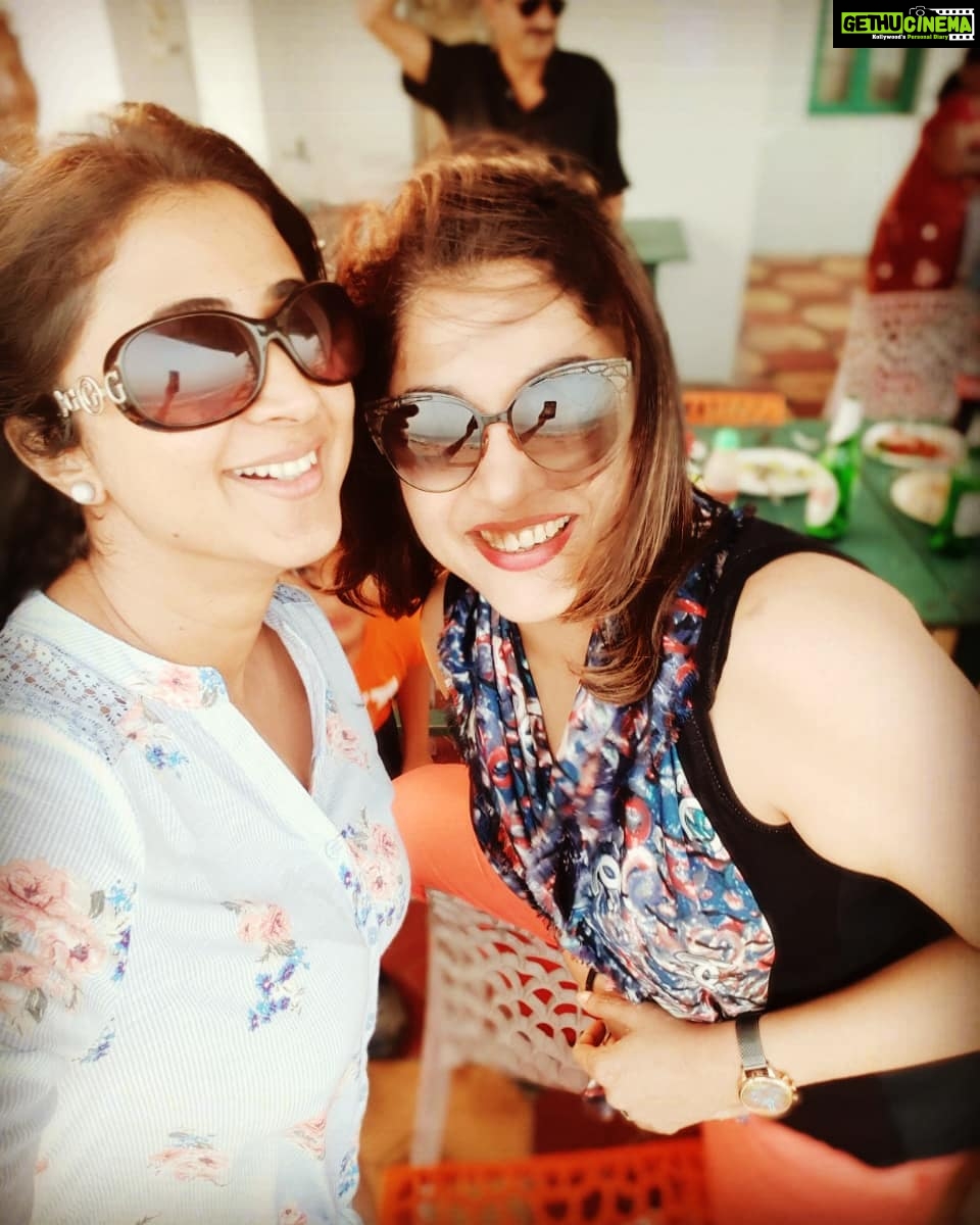 Kaniha Instagram - The smiles say it all.. Sunday spent well.. #kaniha #ramyakrishnan