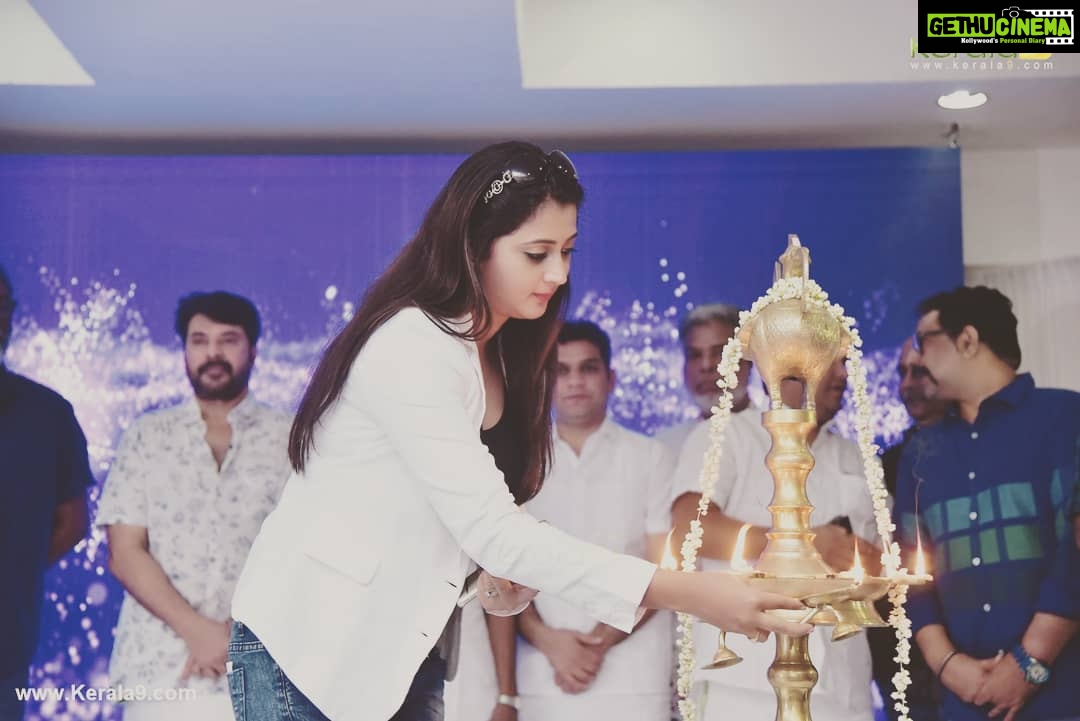 Kaniha Instagram - 2018 recap: Started year 2018 at the pooja of #abrahamintesanthathikal. 1)Travelled a lot and made amazing memories 2)was part of 2 good films and worked with the 2 greateat stars @mammootty and @mohanlal #dramamalayalammovie and #abrahamintesanthathikal 3)opened a restauraht @maduraijunction on ECR chennai 4)started pursuing Fitness in a consistent way at @f45_neelankarai. I did experience my share of ups and downs but learnt lessons from each one of them. Im thankful for all your love and support and I wish my Instafamily a Happy New Year 2019.. #happynewyear #happynewyear2019