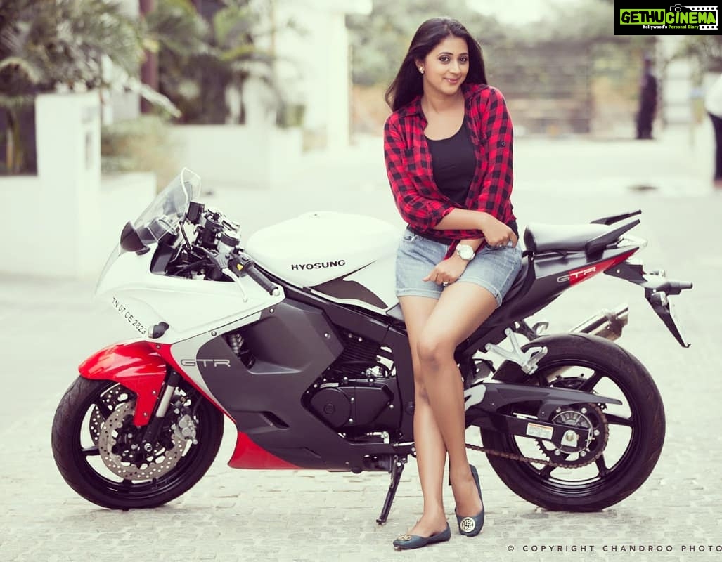 Kaniha Instagram - #checkedshirt #bike #bikechic
