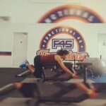 Kaniha Instagram - Crunches on the bench..For those who dont have access to the gym..Try floor crunches,bench crunches..give no excuses😉 Thanks to many who have messaged me saying I have motivated them to pursue fitness.. Trust me the time we give ourselves ..to our own bodies is totally worth it..nothing can be more important than our own happiness,good health and fitness..once you see results it becomes an addiction. #f45neelankarai #f45trainingneelankarai #benchcrunches @bigboy_avr