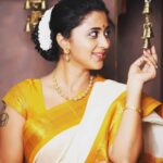 Kaniha Instagram - Happy Karthigai to all..🙂 #kaniha #traditional #karthigai