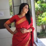 Kaniha Instagram - Confidence glows differently! Don't let small talk bring you down. Keep soaring high!! #smile @merakibysindhu #sareelove Sun Studio
