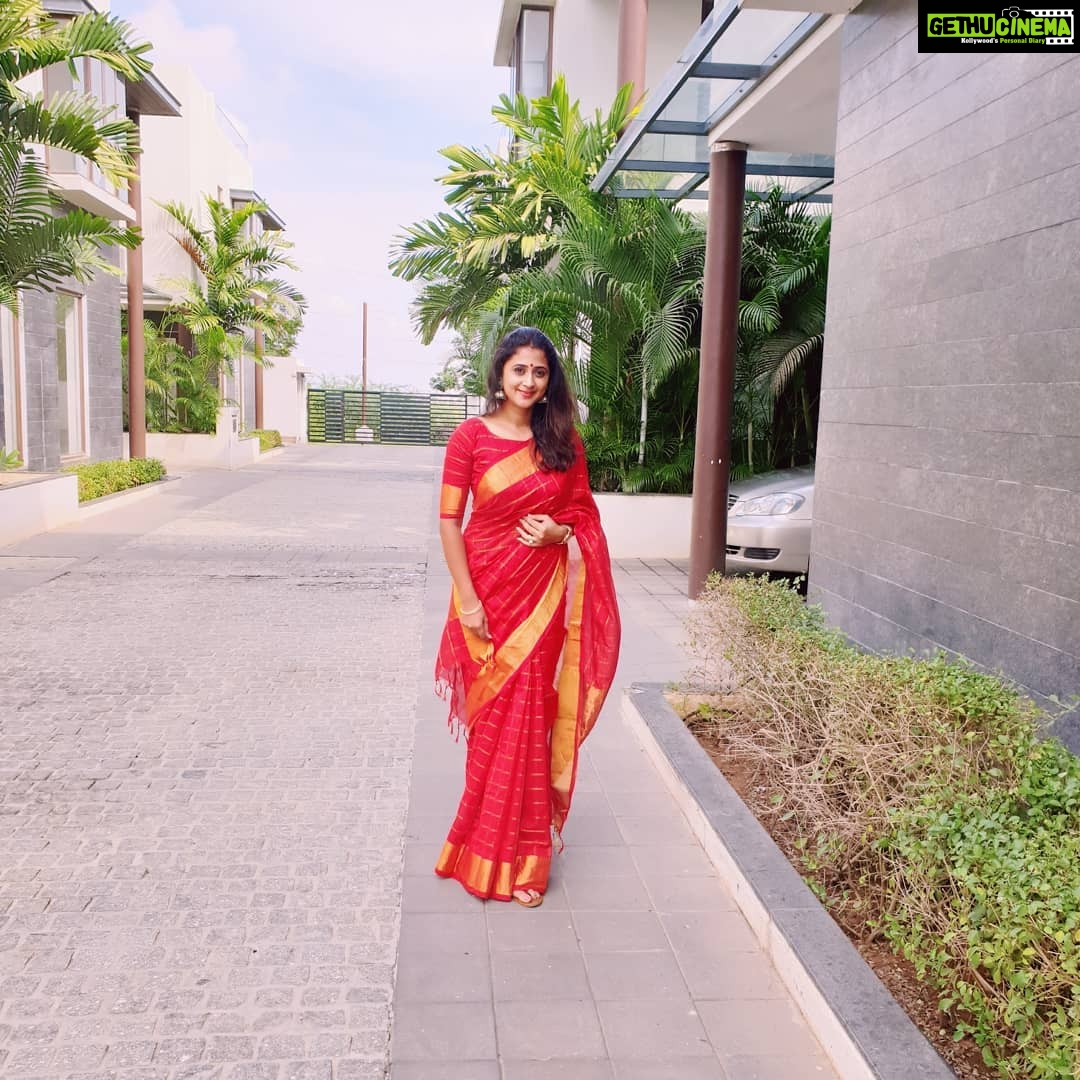 Kaniha Instagram - Wishing you and your family a safe and Happy Diwali.. Wearing a @merakibysindhu saree.. Such a bautiful red saree..Thanks for this really pretty saree @merakibysindhu #happydiwali2018