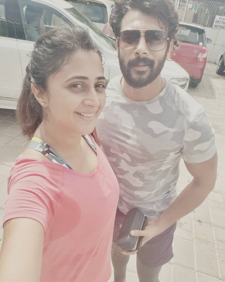 Kaniha Instagram - We rarely meet warm and genuine people..When I do ..I value their friendship for life.. Today's Workout got better with Ma dear buddy @anson__paul #stayfit #stayawesome