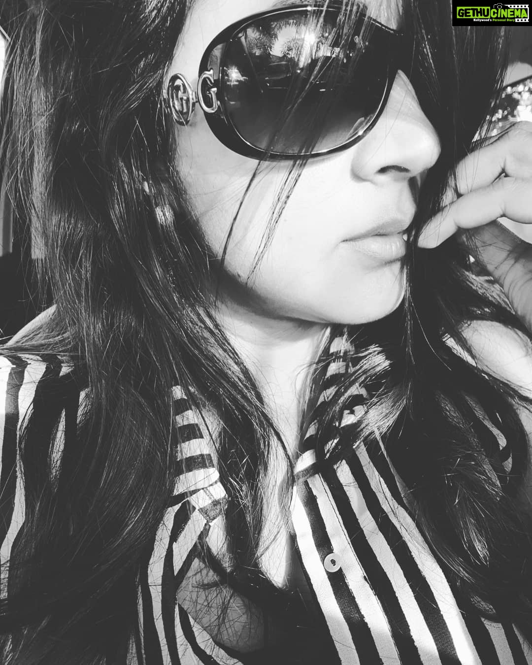 Kaniha Instagram - Have a great week..🤗 #monochrome #blackandwhite #messyhair