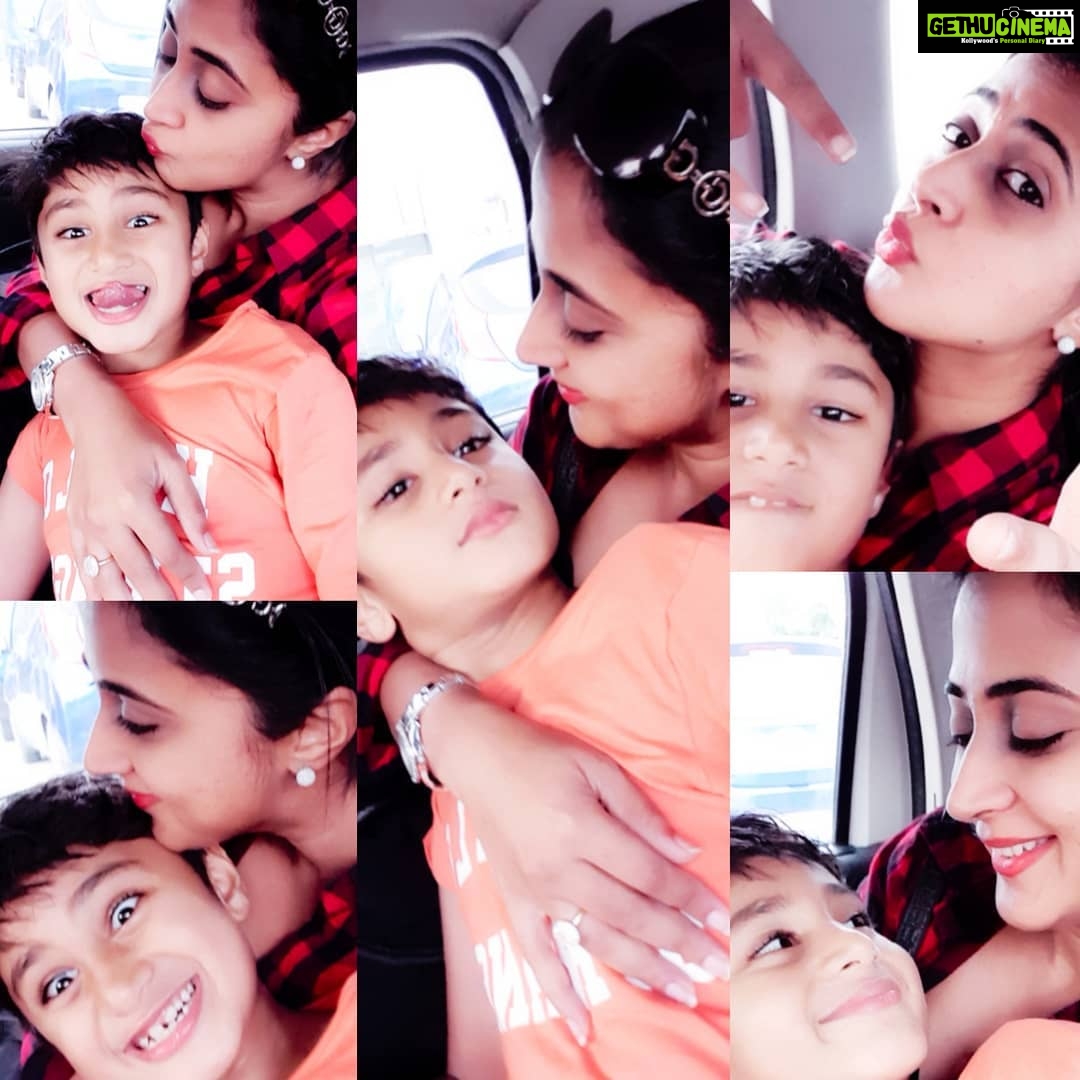 Kaniha Instagram - Its good to live life for the moment afterall. #goofyus #photobooth #mommy #momandson