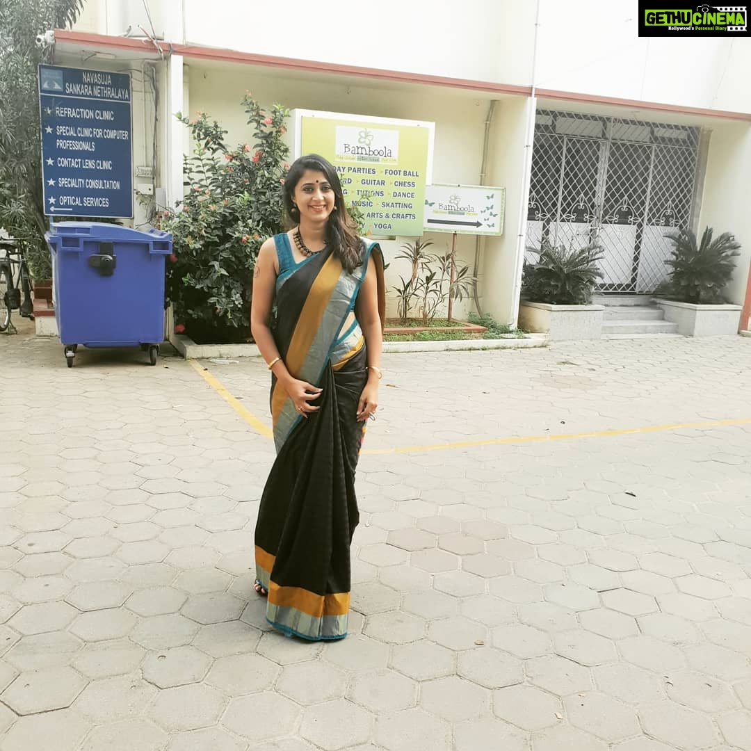 Kaniha Instagram - Was always told black is not auspicious..but Black hs always been my first love..My wadrobe isfilled with blackoutfits.. Wearing my favorie black kanchvaram saree today.. #blacksaree #terracottajewellery #ethnic #goluhopping