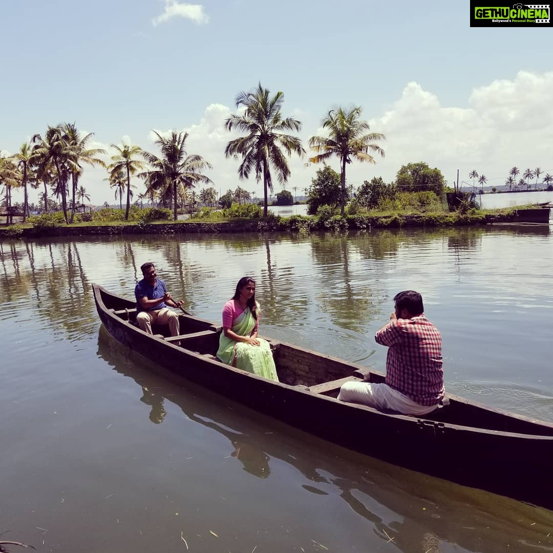 Kaniha Instagram - Backwaters..coconut trees..always such joy.. #kerala#ilovekerala From the sets of #lonappantemamodeesa With @actor_jayaram_official and @dileeshpothan