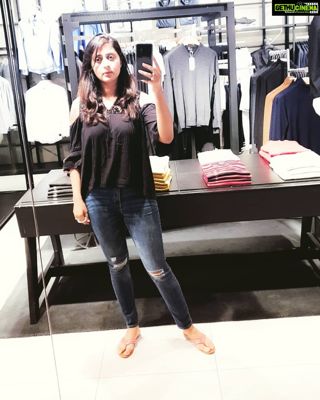 Kaniha Instagram - Playing Mannequin while rest of the family shops..😊😋 #mall #shopping #mannequin #blackanddenim #kaniha Phoenix MarketCity (Chennai)