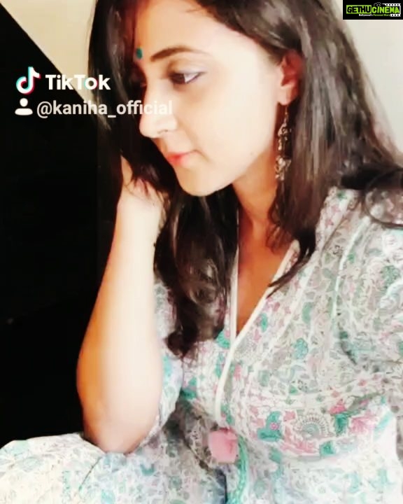 Kaniha Instagram - My first attempt with. TIKTOK and im loveeeeng it๐ A song from my first film #5star #rayile #kaniha @prasanna_actor @krishnakumarramakumar @sandyprakash