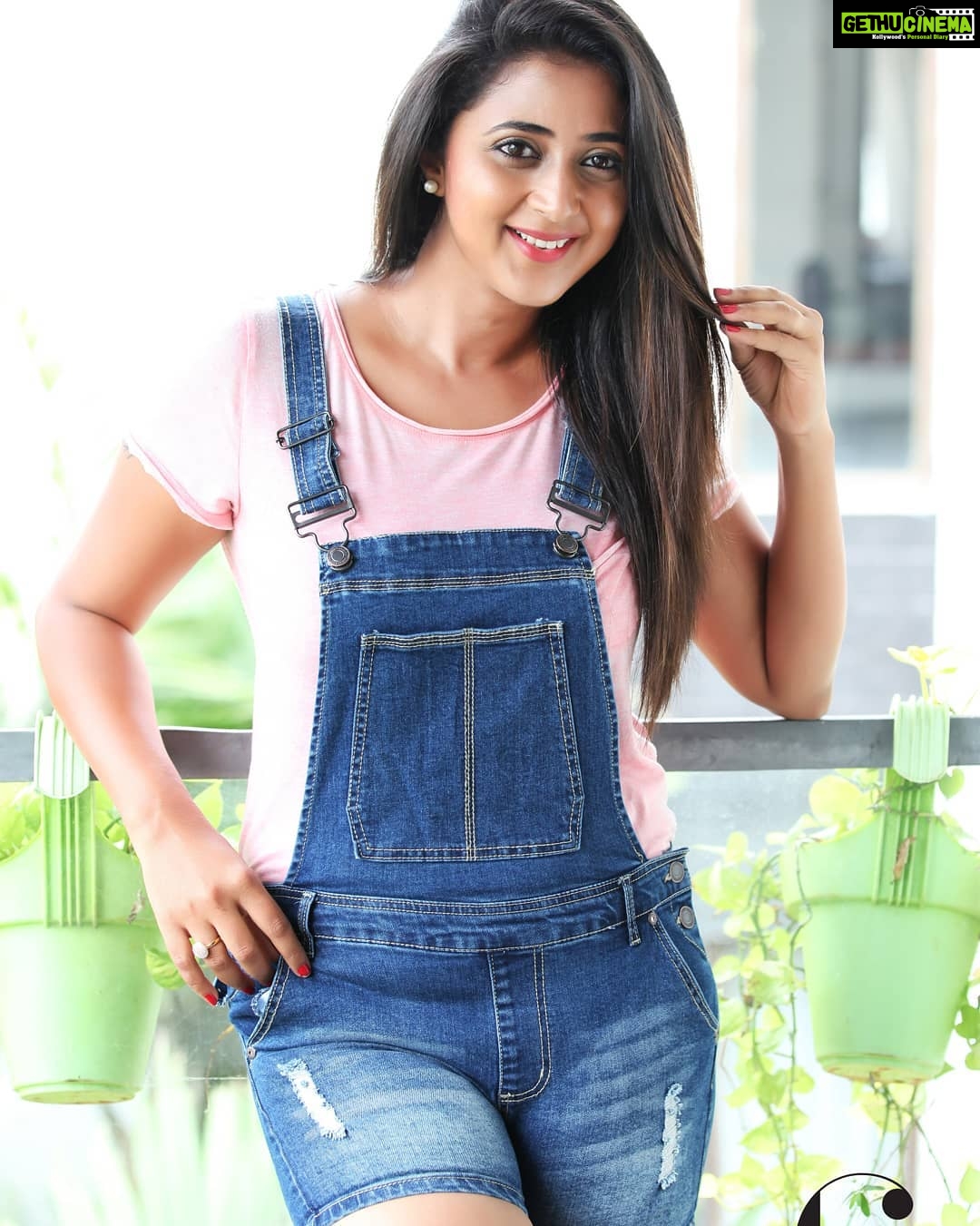 Kaniha Instagram - #stayhappystayyoung #denim #dungree