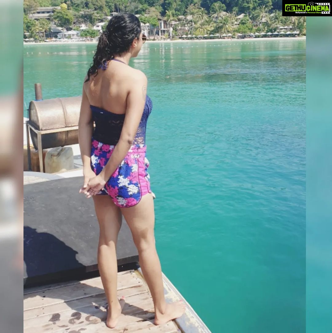 Kaniha Instagram - Take me back to the good times when, 'To jump or not to jump?! ' was the kind of decision I had to take!! The kind of blue I love!! Sigh O sigh!! #beachvibes #watersign #cancerzodiac #ilovetheocean #speedoshorts
